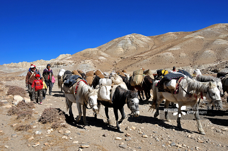 尼泊尔人从罗曼塘前往乔莫森图片素材