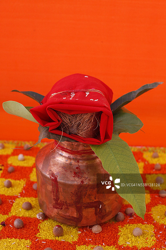 印度教寺庙里的Puja祭品图片素材