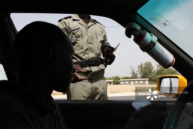 警方检查图片素材