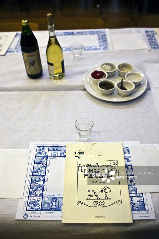 逾越节宴席：犹太仪式盛宴，象征食物包括 Matzah、葡萄酒等图片素材