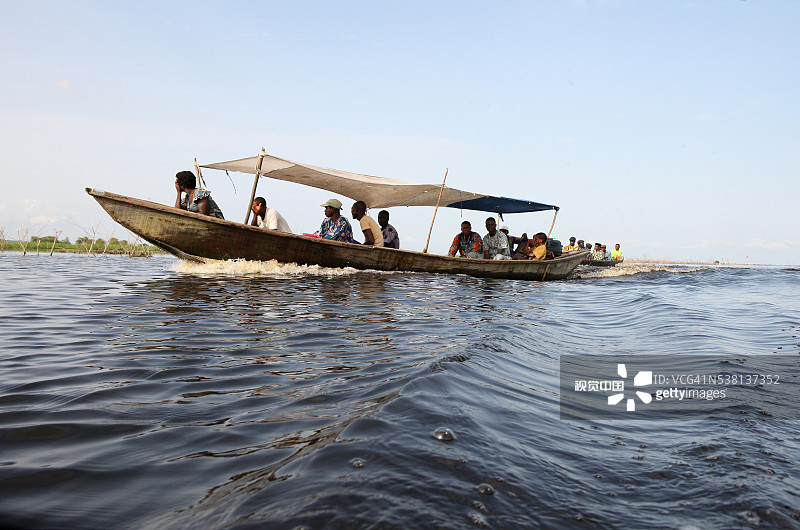 诺奎湖上的冈维埃湖村图片素材