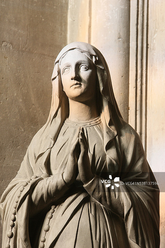 圣厄斯塔什教堂的圣母玛利亚雕像图片素材