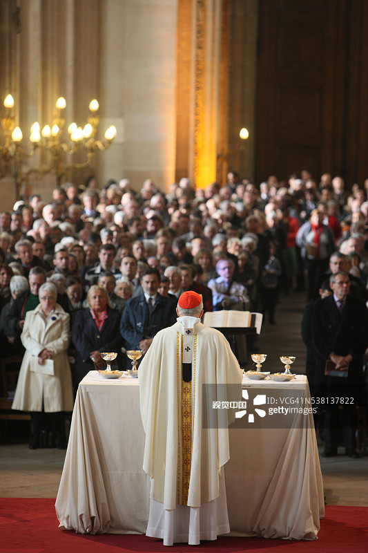 大主教在圣厄斯塔什教堂主持弥撒图片素材
