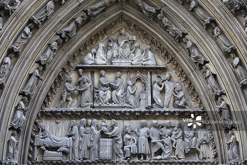 巴黎圣母院北立面回廊门楣图片素材