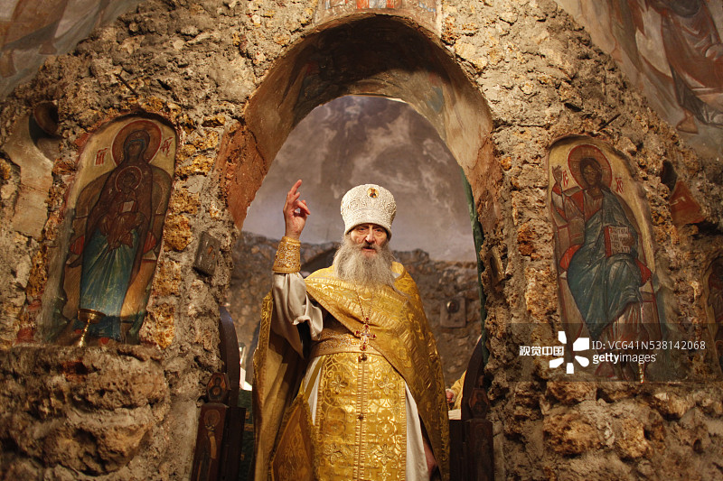 俄罗斯东正教教堂庆祝活动：牧师的祝福图片素材