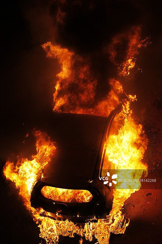 燃烧的汽车图片素材