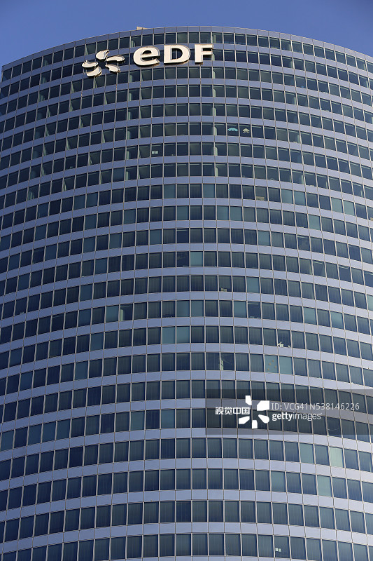 巴黎郊区拉德芳斯商业区的EDF大楼图片素材