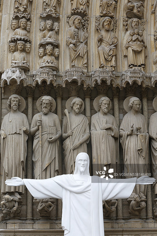 巴黎圣母院、里约热内卢基督救世主雕塑图片素材