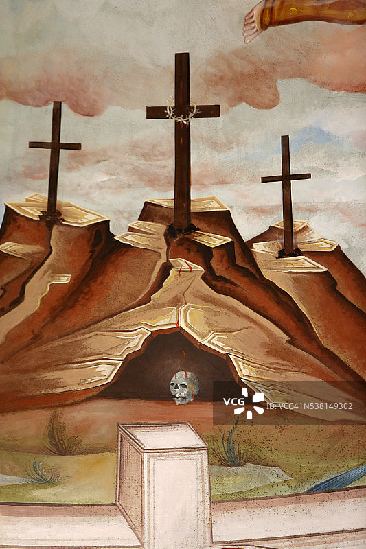 特里卡塞圣安东尼奥教堂圣坛天花板上的壁画细节：耶稣被钉死的各各他图片素材