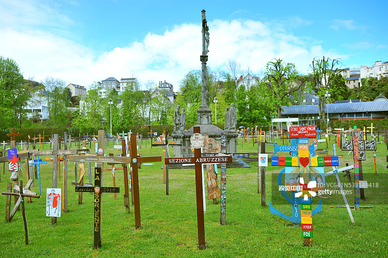 卢尔德朝圣十字架图片素材