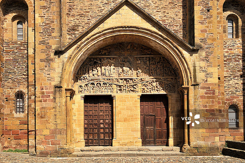 西方门户，鼓室：最后的审判，孔克圣富瓦修道院教堂鼓室图片素材