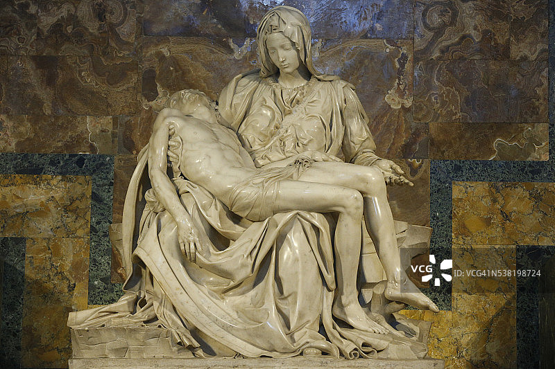 米开朗基罗的《圣殇》雕塑，1499年，圣彼得大教堂图片素材