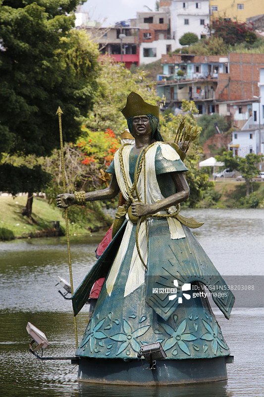 托罗罗堤坝上的奥里沙雕像图片素材