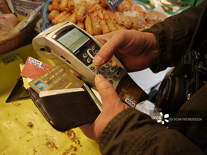 通过终端刷卡支付图片素材