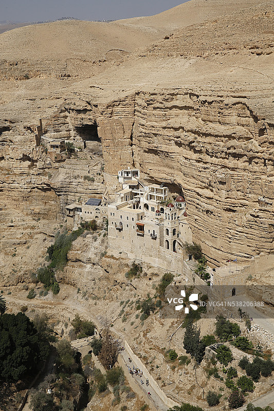 犹太沙漠瓦迪科泽巴山坡上的科兹巴圣乔治希腊东正教修道院图片素材