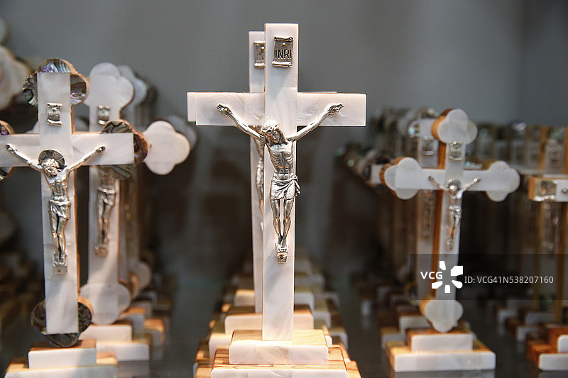 商店里的耶稣受难像图片素材