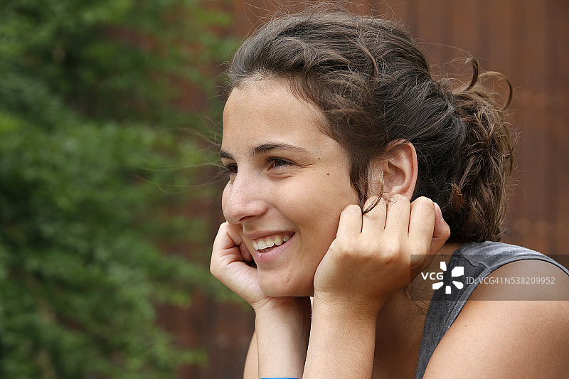 微笑的青少年图片素材