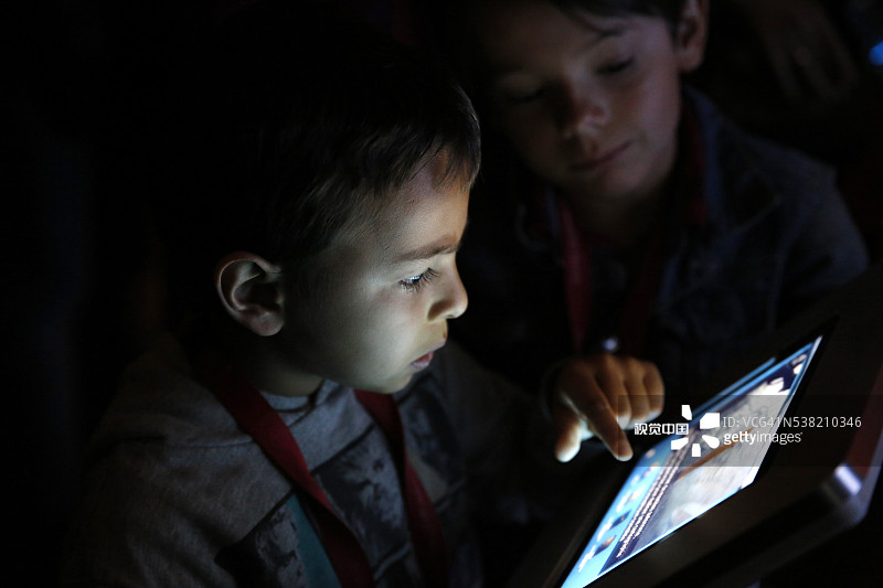 泰坦尼克号展览互动屏幕图片素材