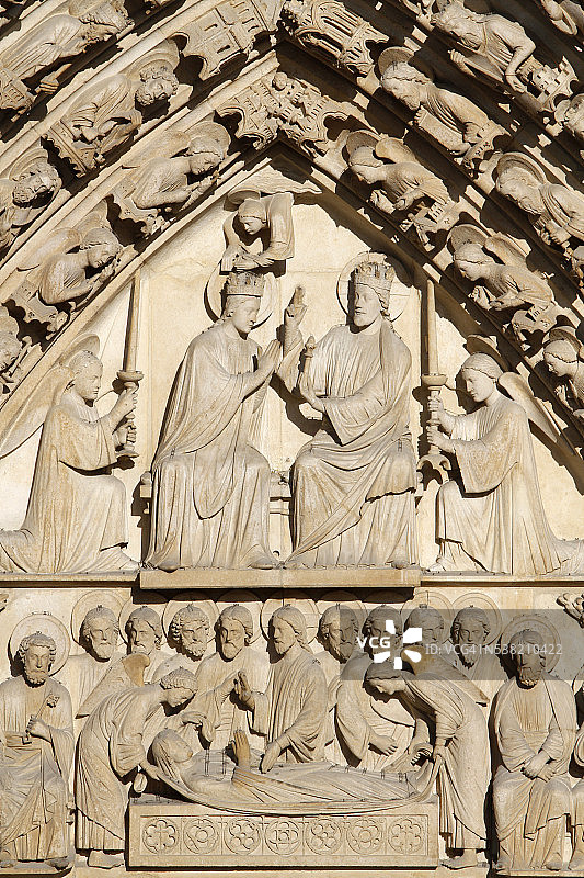 巴黎圣母院：圣母玛利亚之门，圣母加冕和埋葬的鼓室细节图片素材