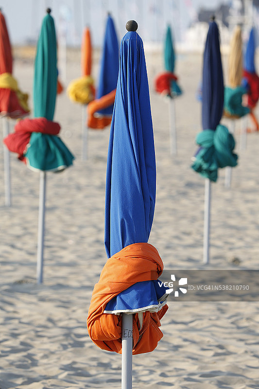 特鲁维尔海滩遮阳伞图片素材