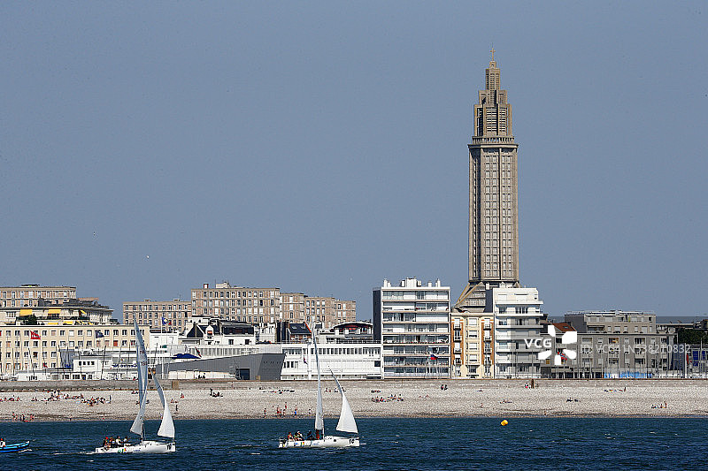 勒阿弗尔海滩和城市，圣约瑟夫教堂图片素材