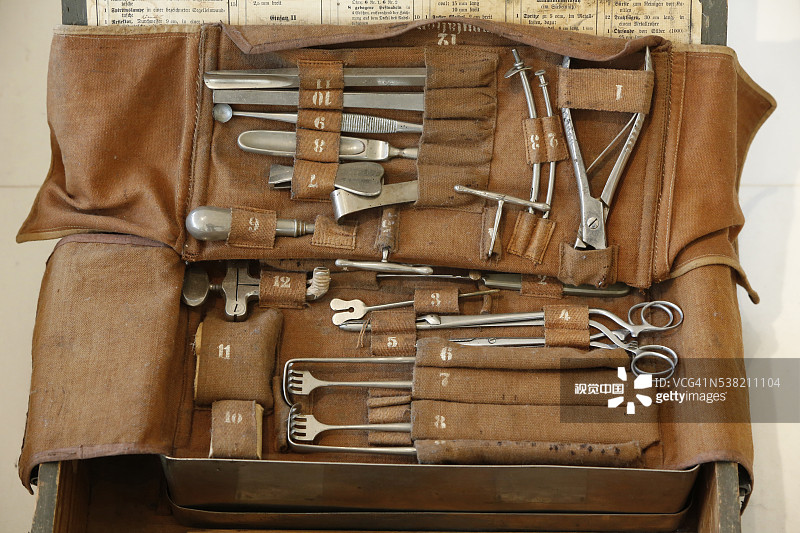 大战历史博物馆的外科医生工具图片素材