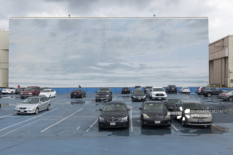 派拉蒙影业员工的临时停车场，用于海上电影拍摄的户外舞台图片素材