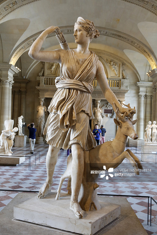 狩猎女神阿尔忒弥斯雕像，公元4世纪，卢浮宫图片素材