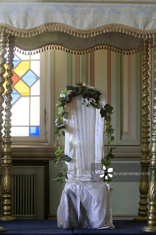 犹太婚礼椅。埃德蒙·萨夫拉大犹太教堂图片素材