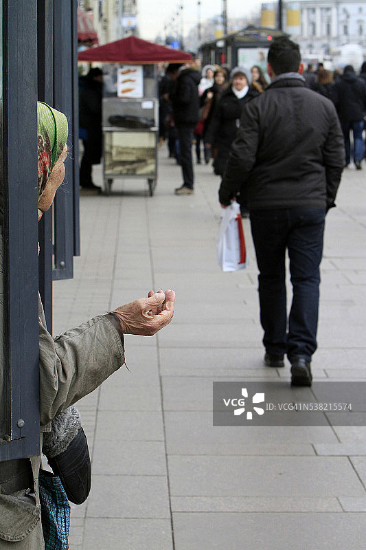 圣彼得堡街头的乞丐图片素材