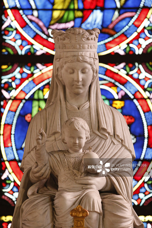 普瓦西学院教堂雕像：圣母与孩子图片素材