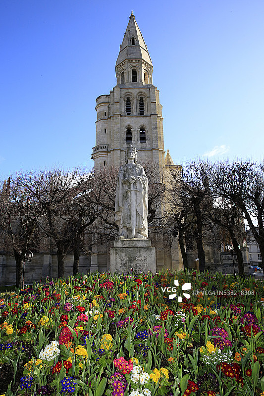 普瓦西学院教堂的路易斯雕像图片素材