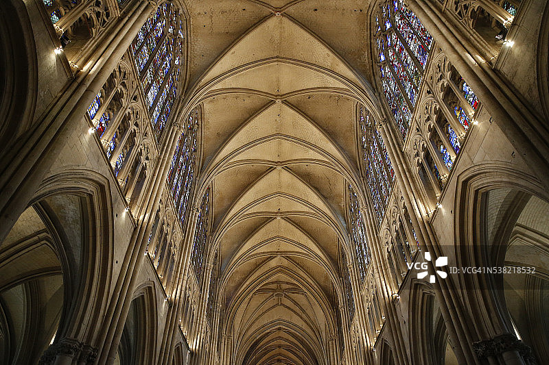 特鲁瓦圣皮埃尔和圣保罗大教堂的中殿图片素材