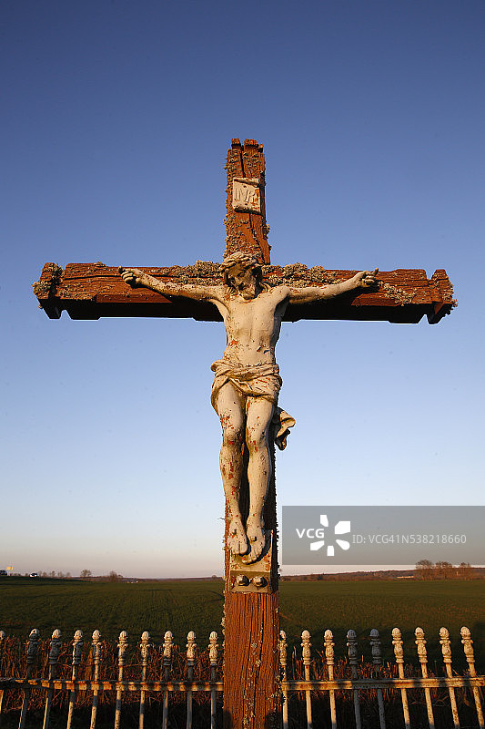 乡村：十字架上的耶稣基督图片素材