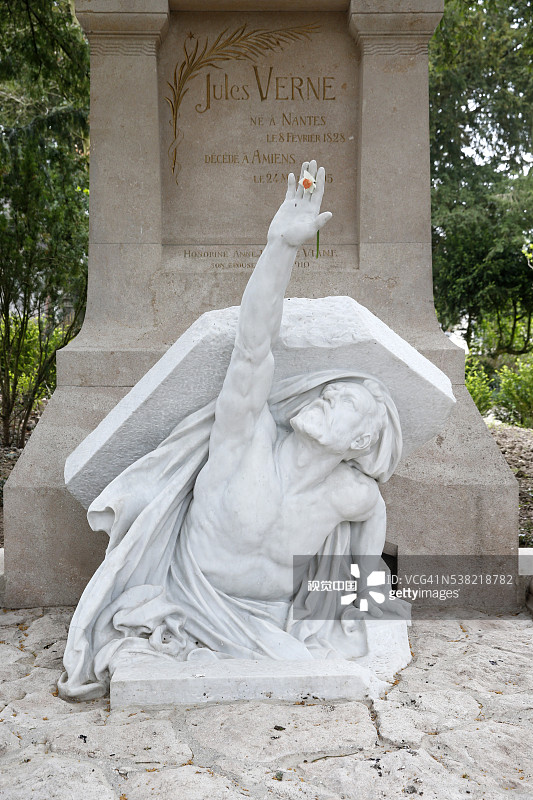 亚眠公墓：儒勒·凡尔纳之墓图片素材