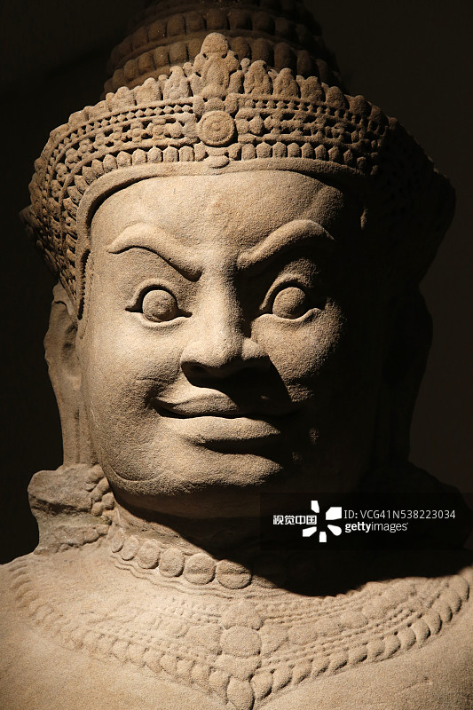 门神:门卫。柏威夏省。巴戎风格,13世纪后期。路易·德拉波特收藏,1873年。砂岩。吉美博物馆。图片素材