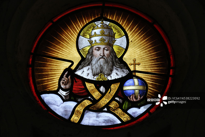 拉费泰卢皮埃尔教堂的彩色玻璃窗：圣父图片素材