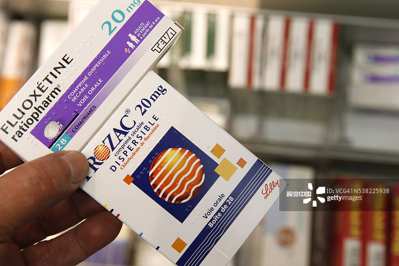 药店：抗抑郁药，百忧解和氟西汀（其通用等效物）图片素材