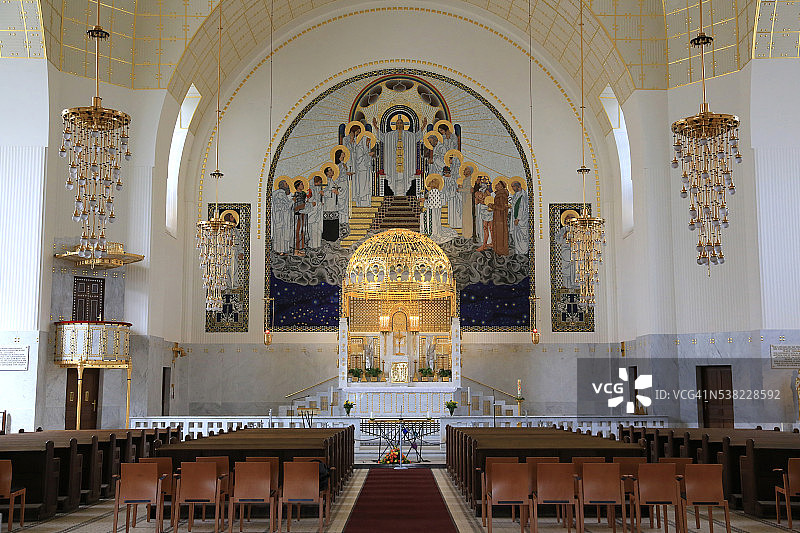 施泰因霍夫教堂的主祭坛和金色铜制天篷图片素材