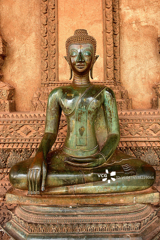 老挝万象玉佛寺的青铜佛像图片素材
