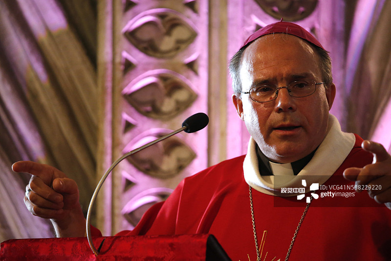 奥特科姆伯修道院：天主教弥撒与菲利普·巴洛特大主教图片素材