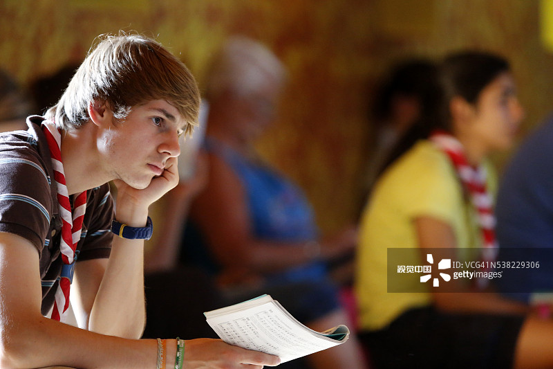 泰泽团体和解教堂周六晚祷图片素材