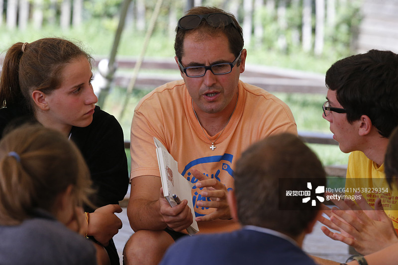 泰泽普世团体小组讨论图片素材