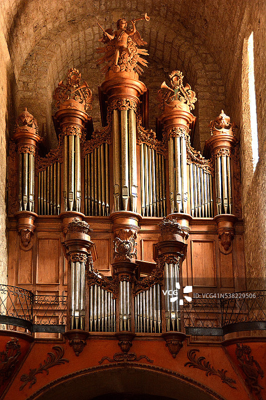圣吉莱姆莱代塞尔的盖洛内修道院教堂管风琴图片素材