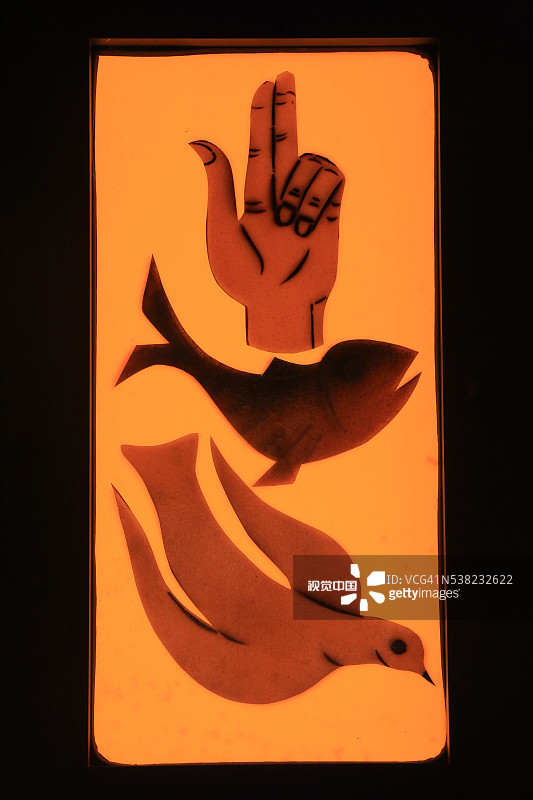 宗教符号：上帝之手、鱼和鸽子，圣彼得和保罗大教堂。图片素材