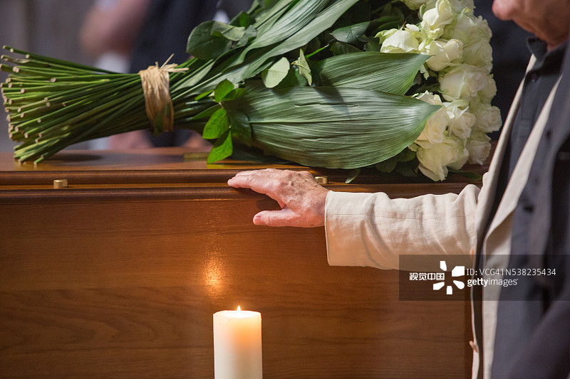 巴黎圣塞弗兰天主教堂的葬礼图片素材