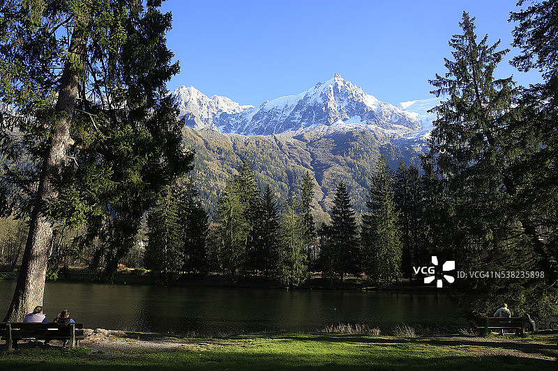 法国阿尔卑斯山勃朗峰山脉盖朗湖图片素材
