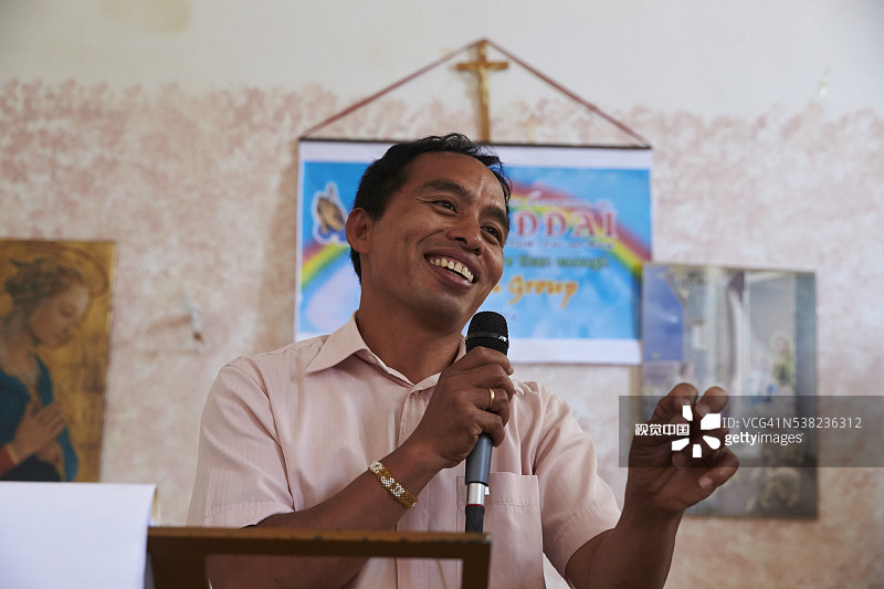 在意大利莱切的埃尔沙代菲律宾灵恩祈祷团星期日聚会图片素材