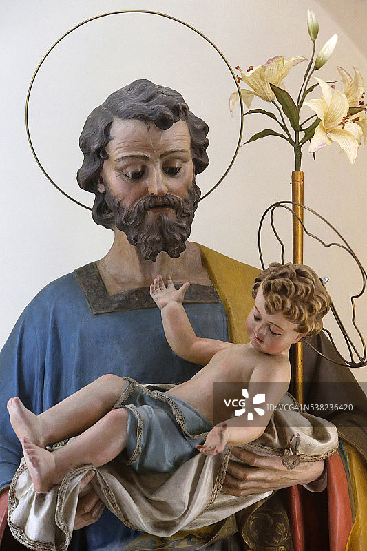 安德拉诺圣安德烈教堂中的圣约瑟夫和耶稣，普利亚图片素材