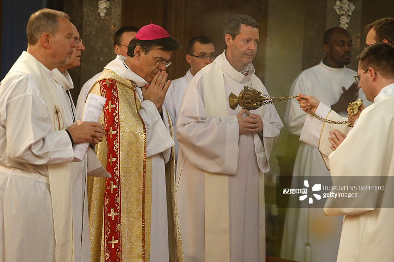 在伊西莱穆利诺圣叙尔皮斯天主教神学院的庆祝活动，Mgr. Aupetit。图片素材